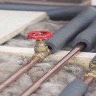 فوائد استخدام العزل الحراري للمواسير وعزلها عن الشمس